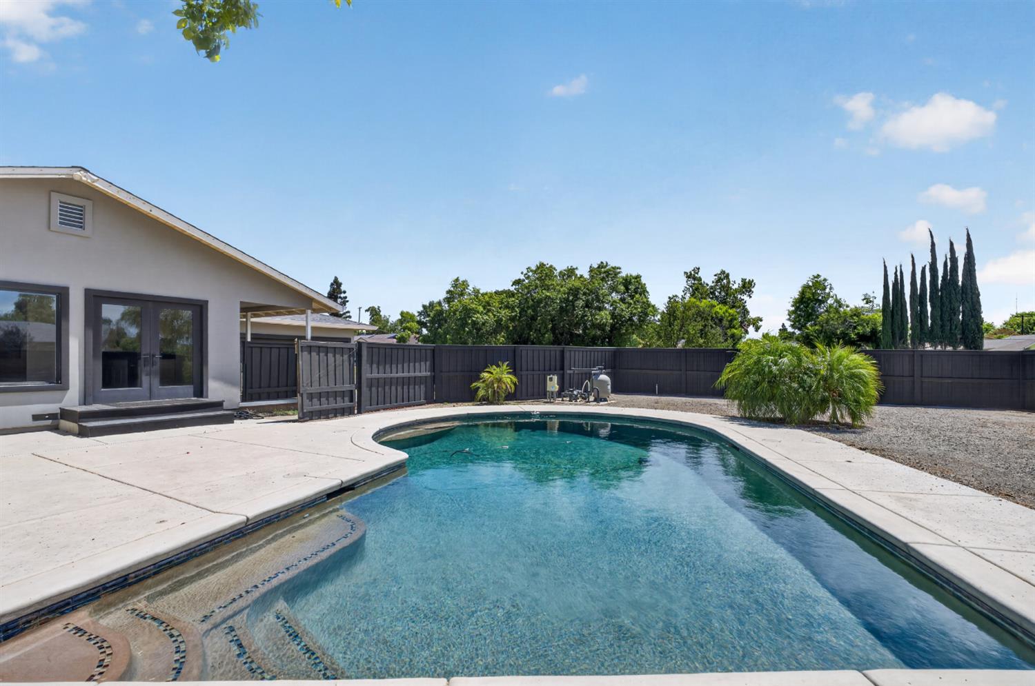 6101 Shenandoah Drive