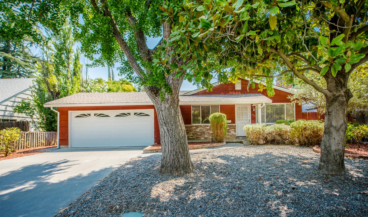 754 Hawthorn Lane