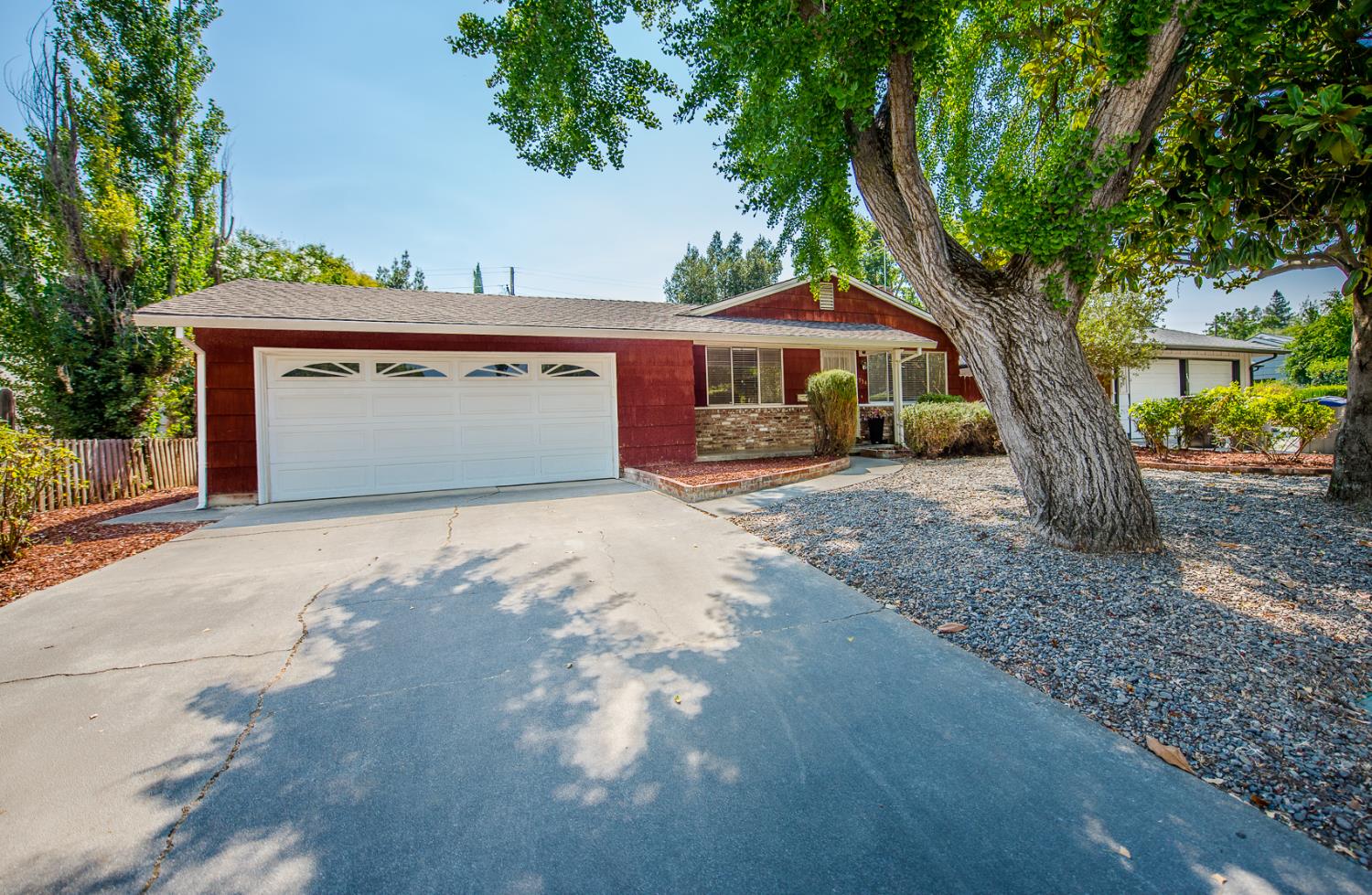 754 Hawthorn Lane