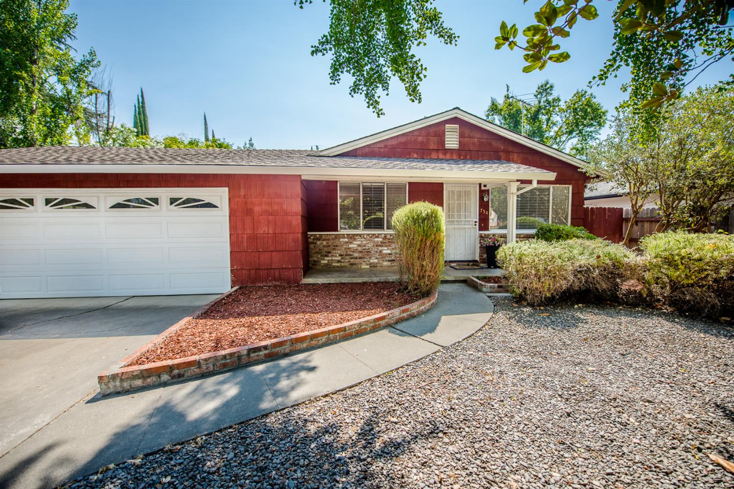 754 Hawthorn Lane