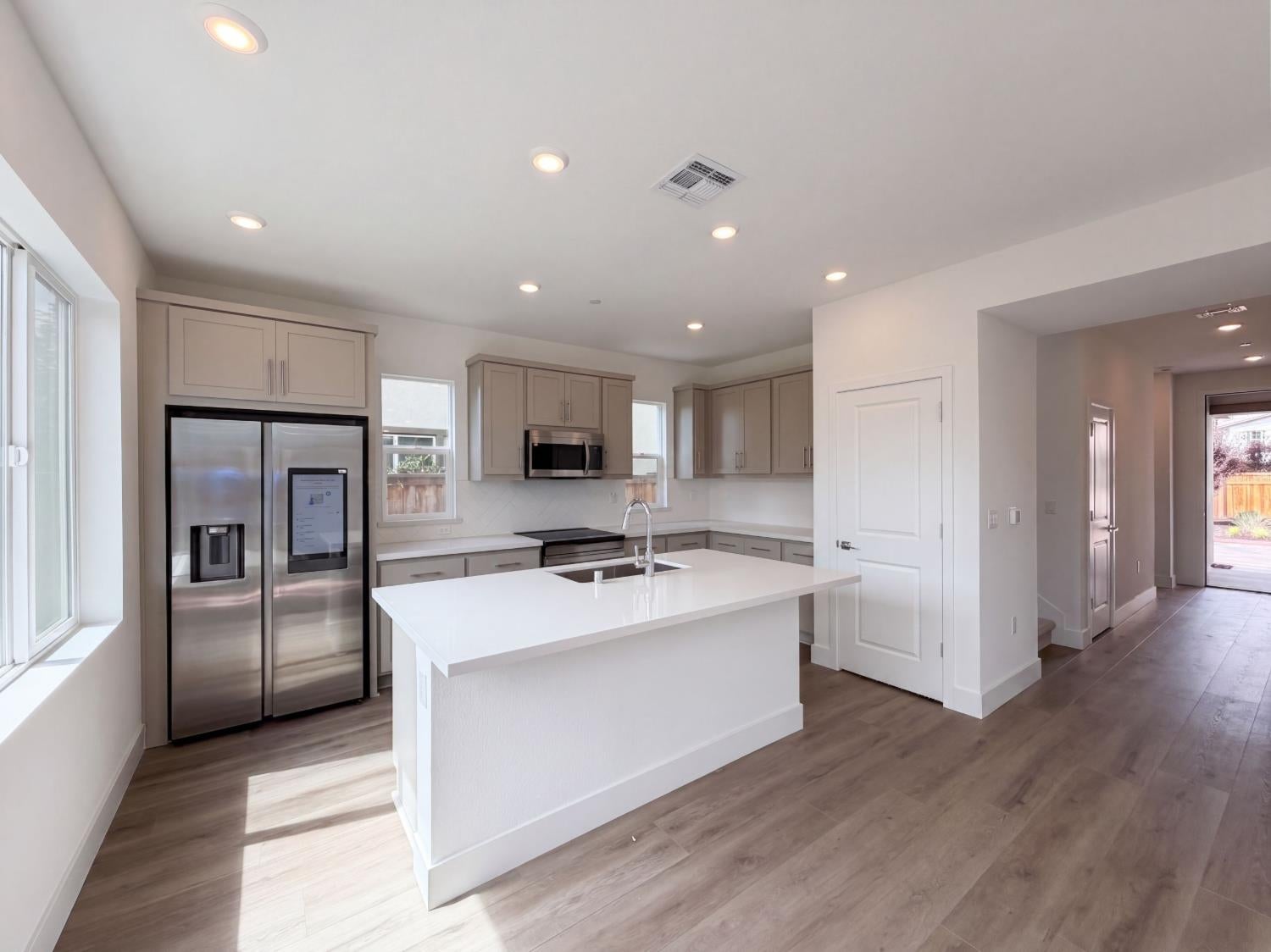 16207 Sculptor Avenue