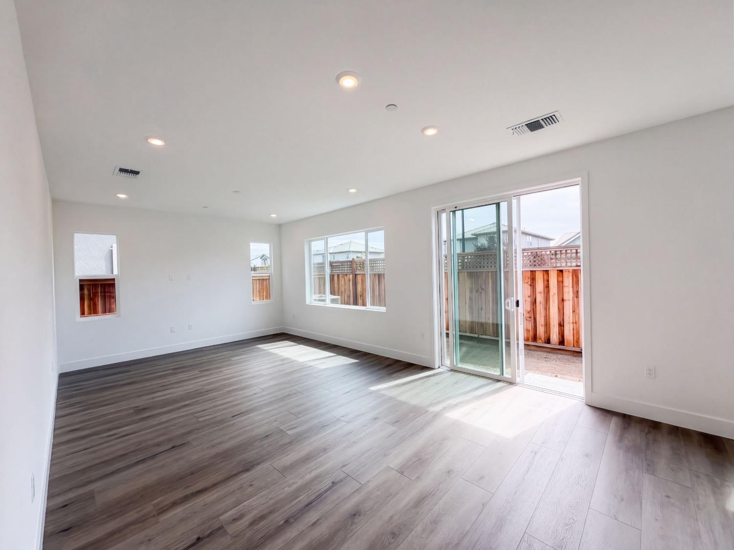 16207 Sculptor Avenue
