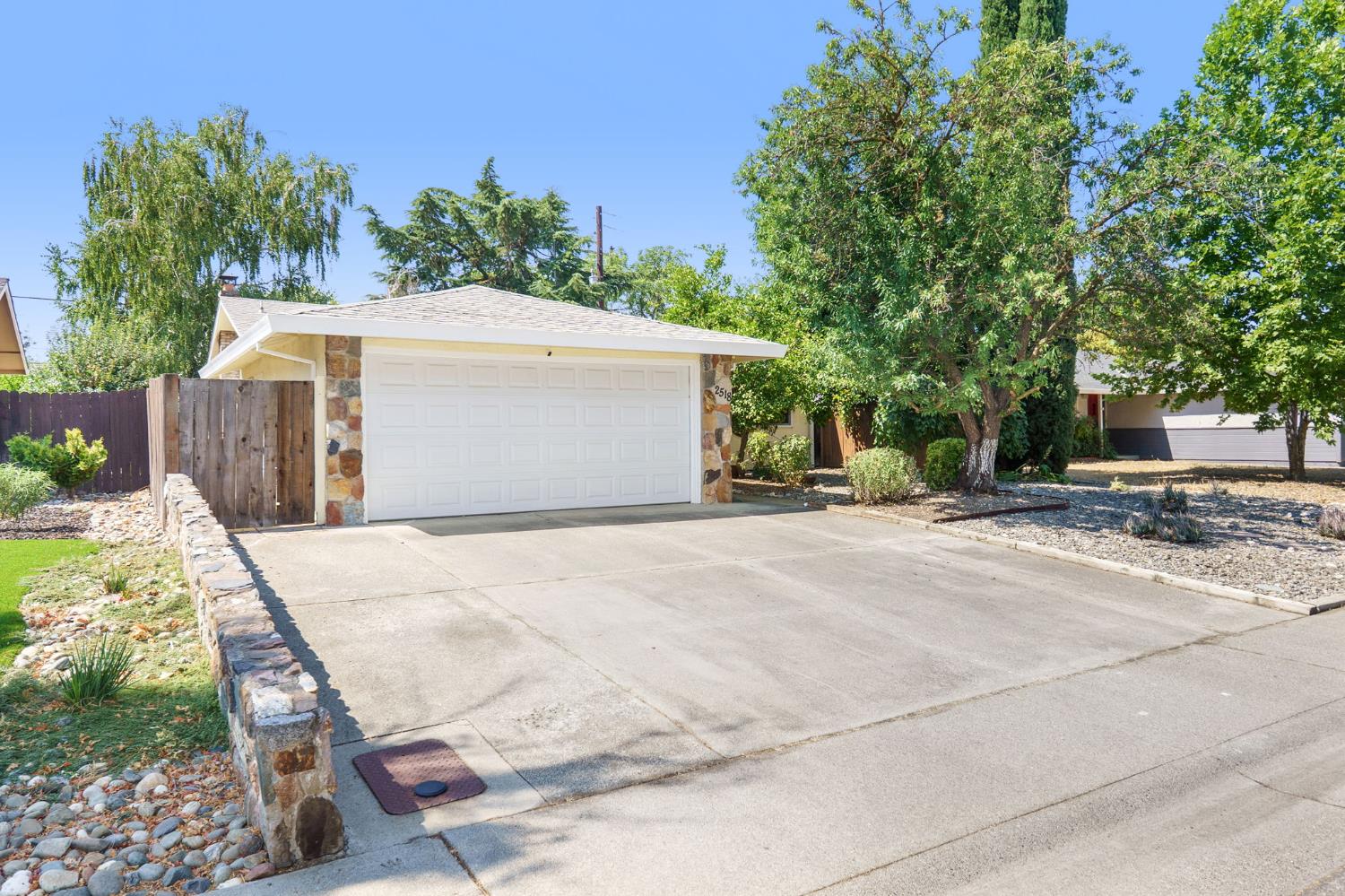 2518 Loyola Drive