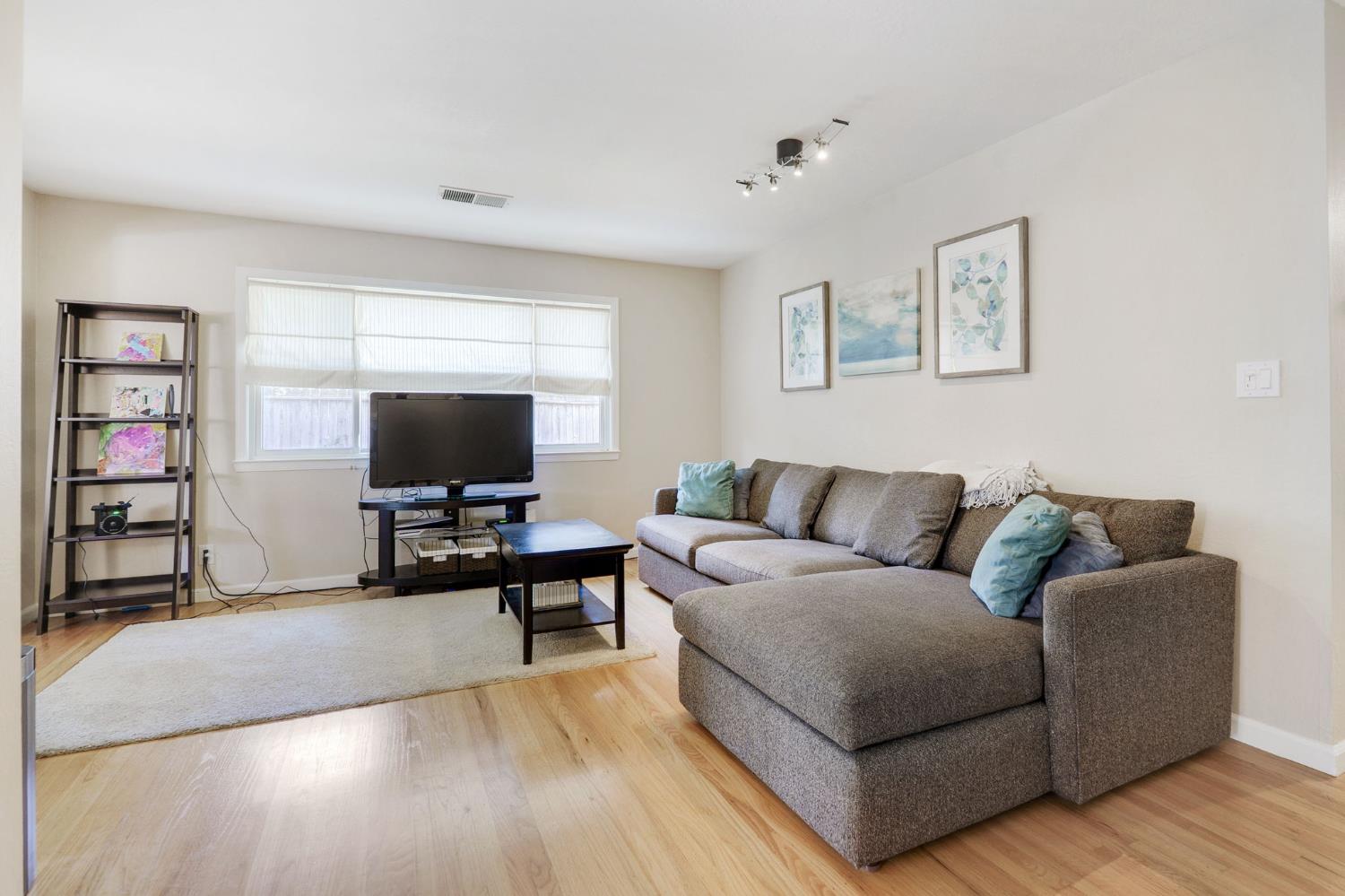 2518 Loyola Drive