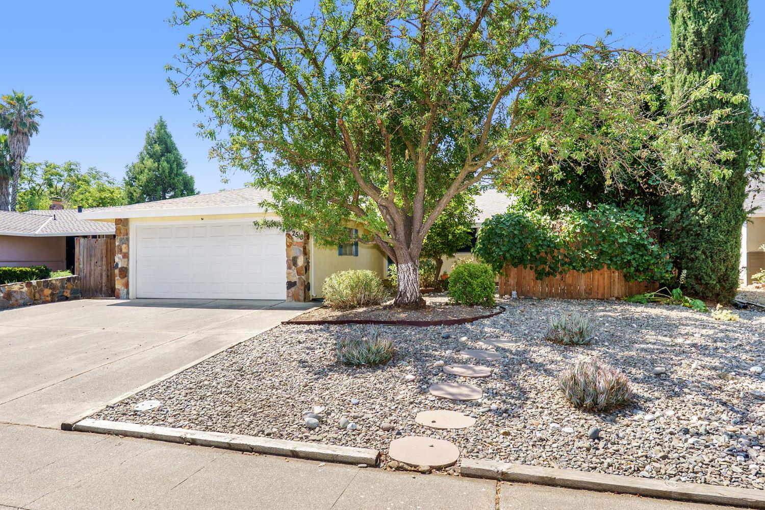 2518 Loyola Drive