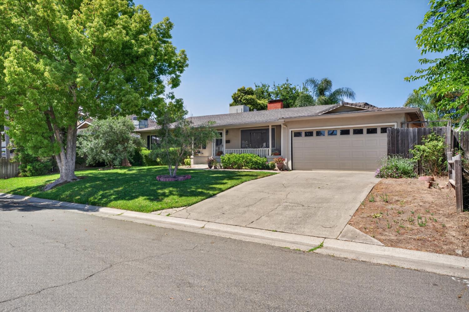 4516 Oxbow Drive