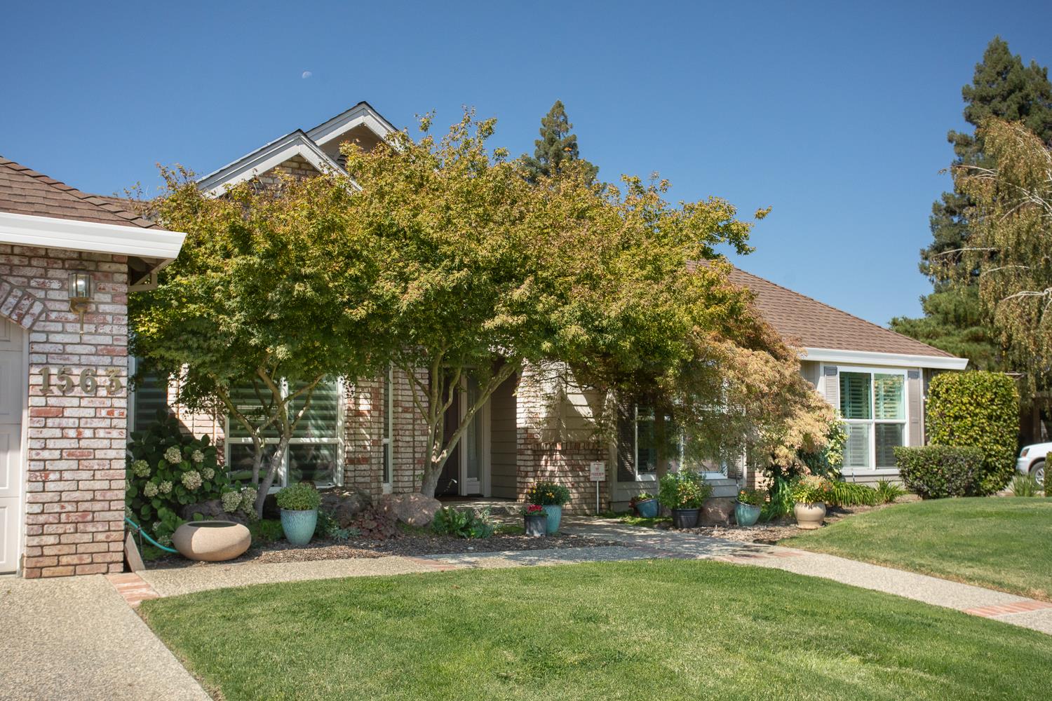 1563 Del Lago