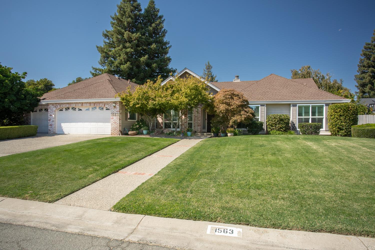 1563 Del Lago