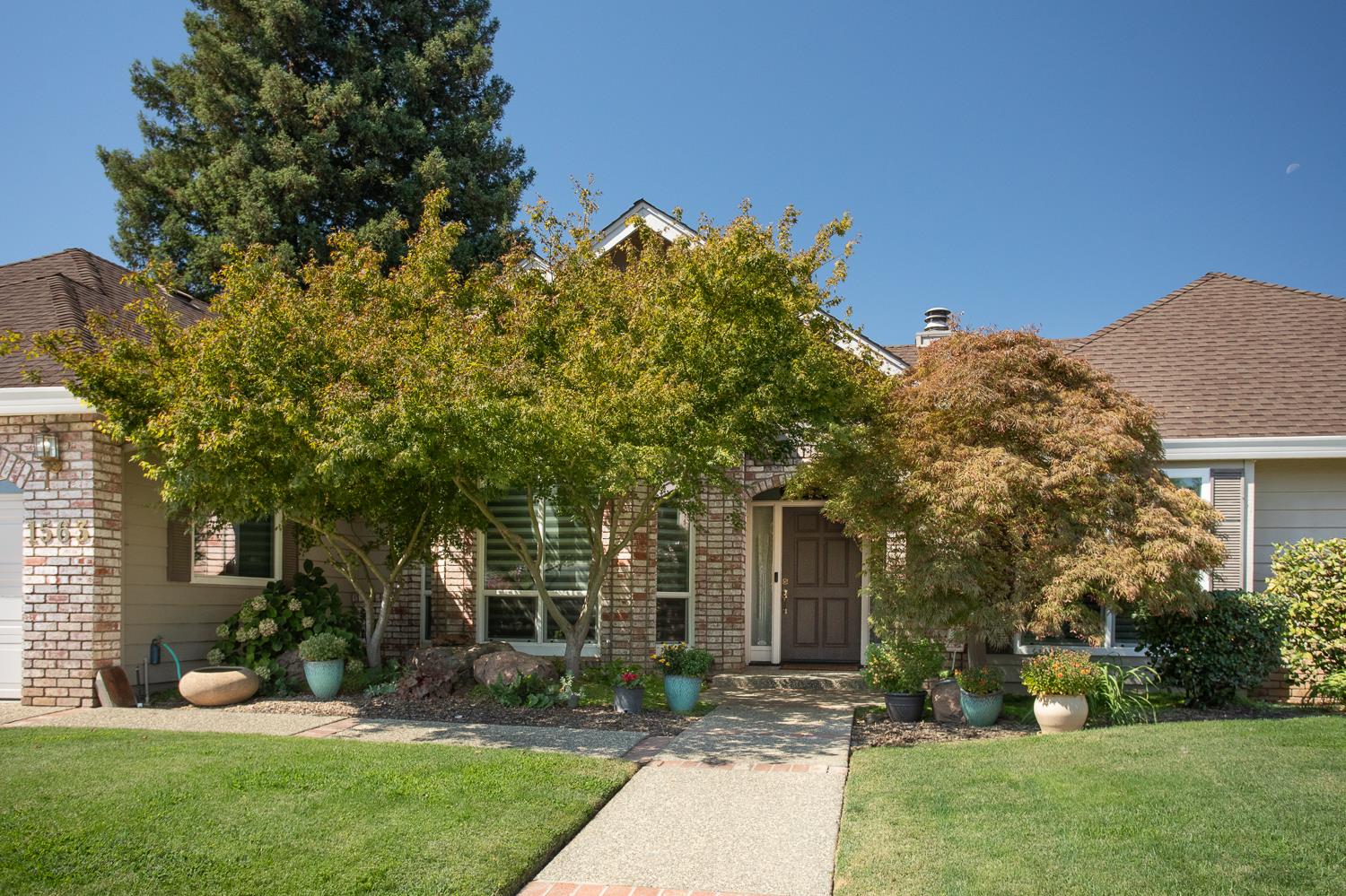 1563 Del Lago