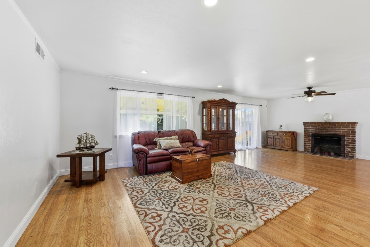 4454 Las Encinitas Drive