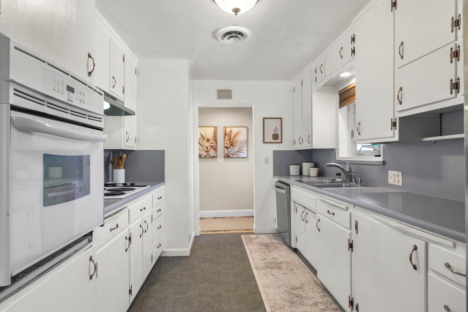 556 Del Rio Circle