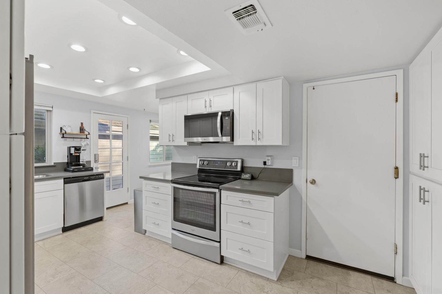 8169 Chenin Blanc Lane