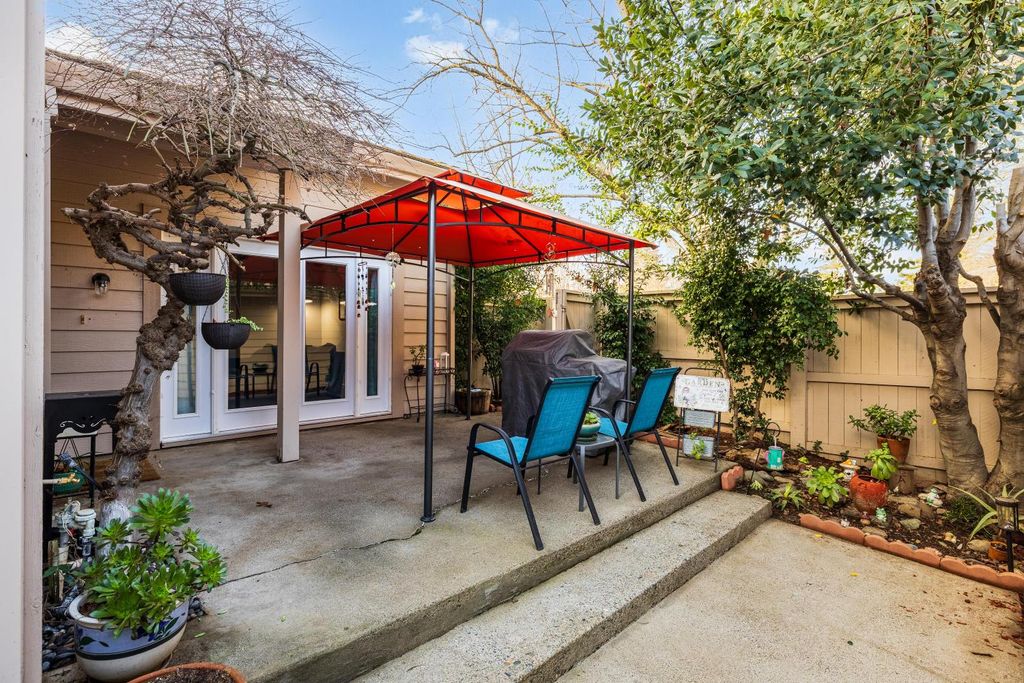 Photo of 8169 Chenin Blanc Lane, Fair Oaks, CA 95628 (MLS # 226008325)