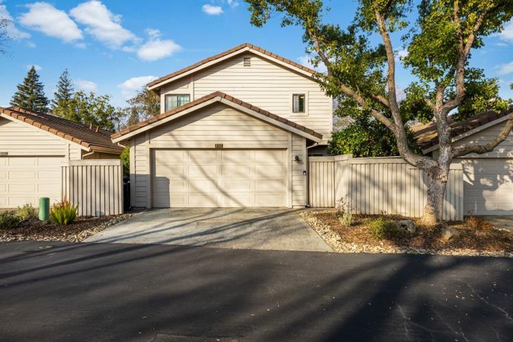 Photo of 8169 Chenin Blanc Lane, Fair Oaks, CA 95628 (MLS # 226008325)