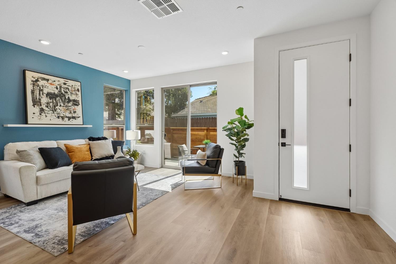 2043 Freya Walk