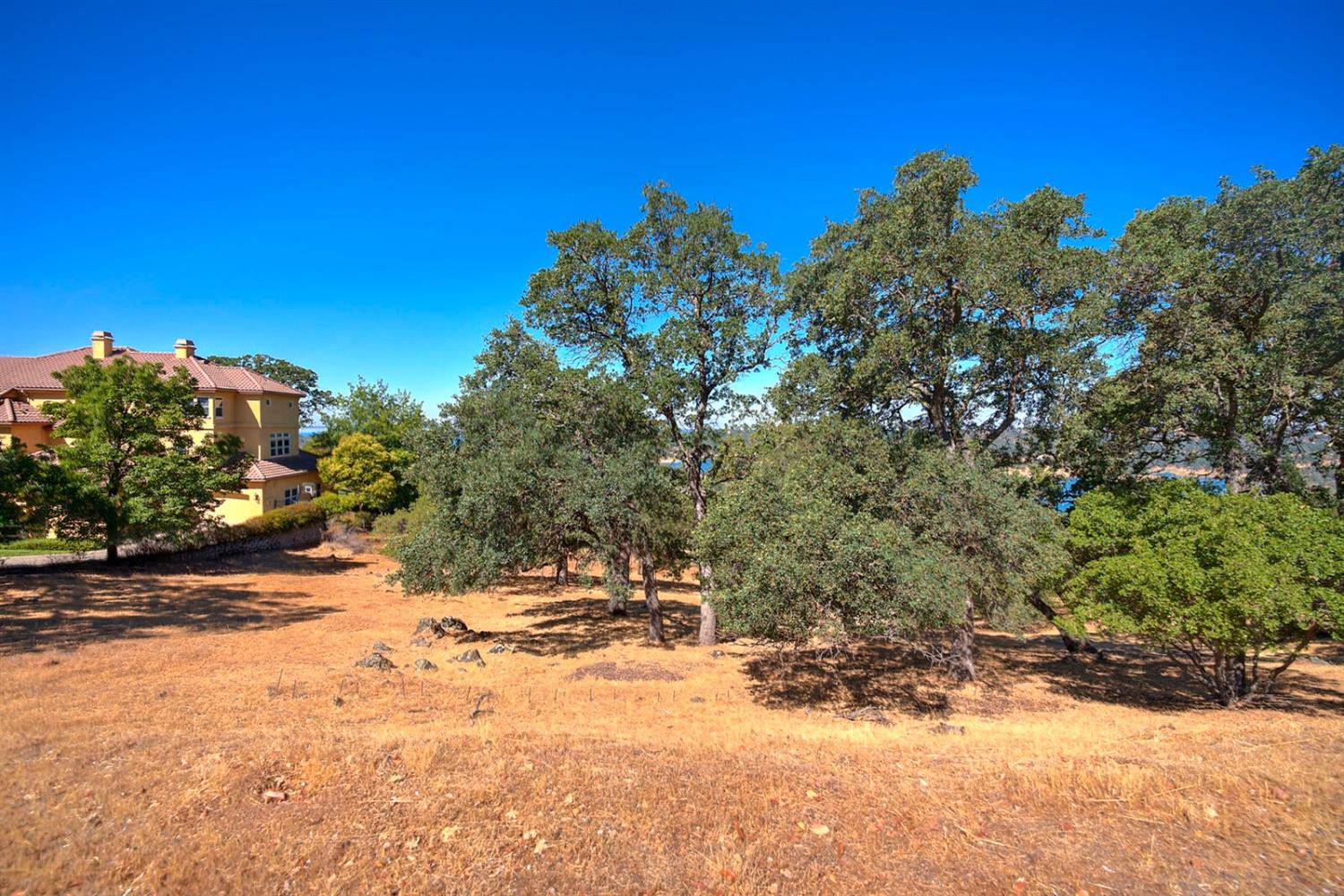 1118 La Sierra Dr
