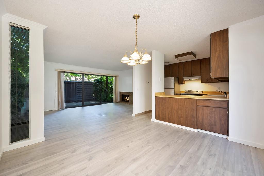2200 Woodside Lane 7