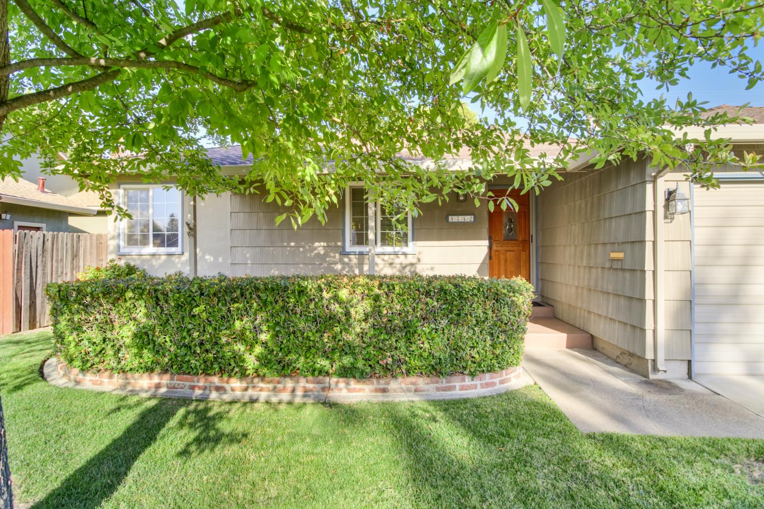 1712 Mercury Way
