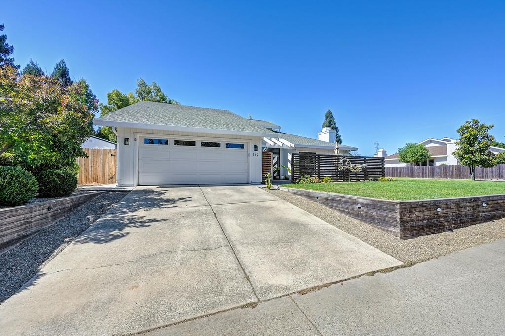 142 Blakeslee Way