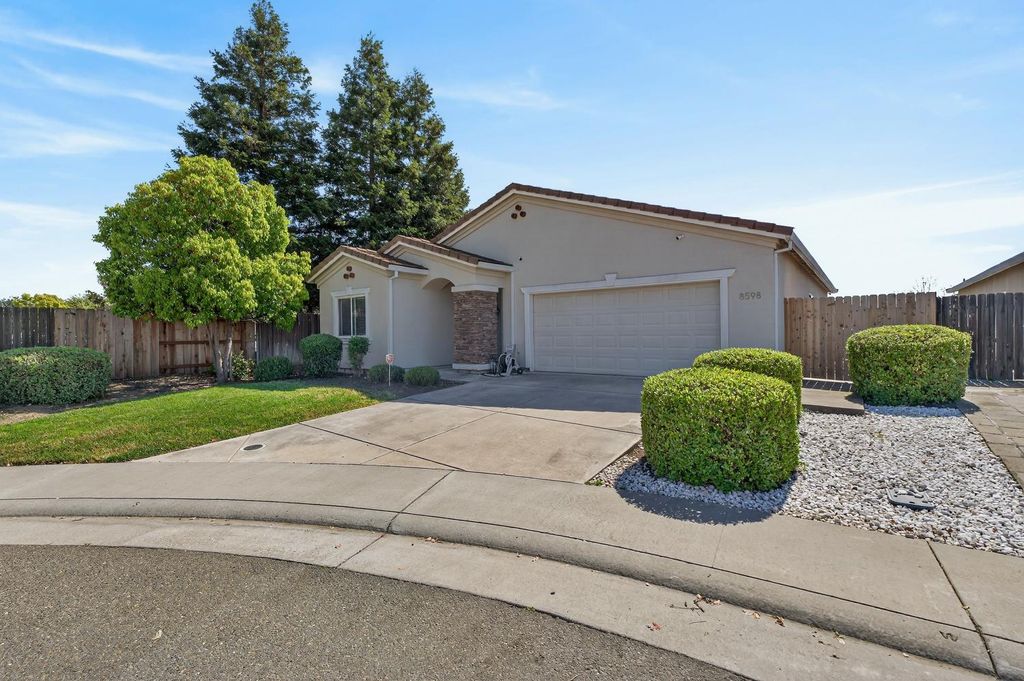 Photo of 8598 New Valley Way, Sacramento, CA 95828 (MLS # 226031407)
