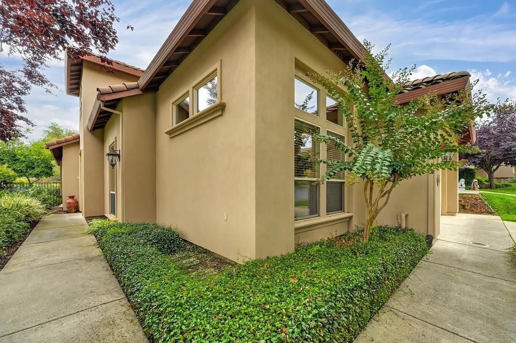 Photo of 3037 Vila Flor Place, El Dorado Hills, CA 95762 (MLS # 225138136)