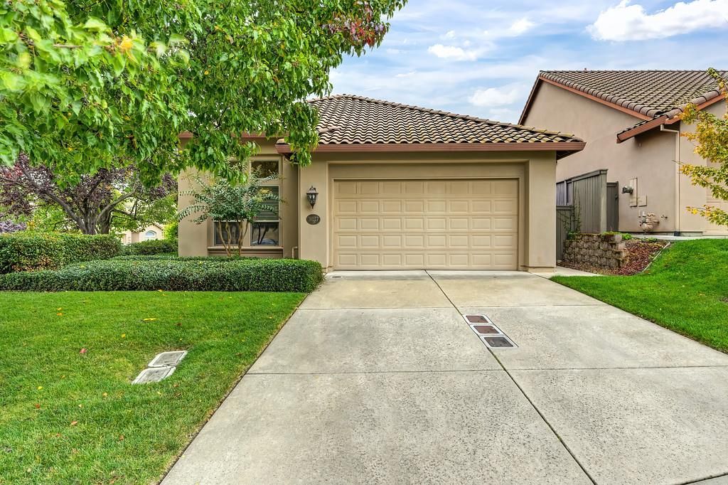 Photo of 3037 Vila Flor Place, El Dorado Hills, CA 95762 (MLS # 225138136)