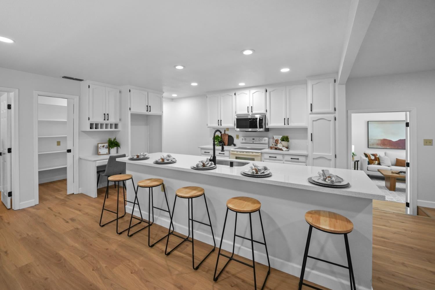 6113 Kenneth Oak Way