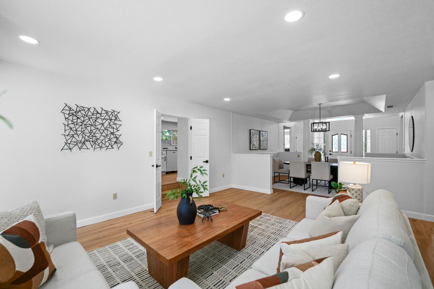 6113 Kenneth Oak Way