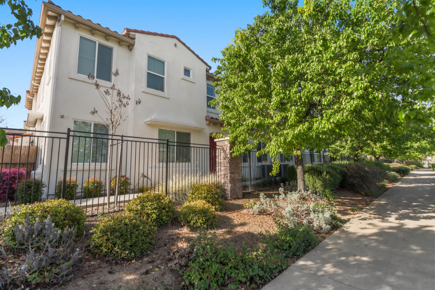 5301 E Commerce Way 74102