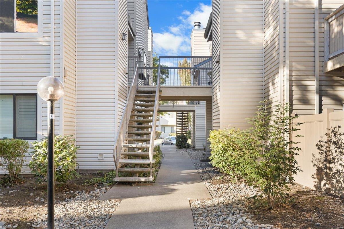 2280 Hurley Way 32