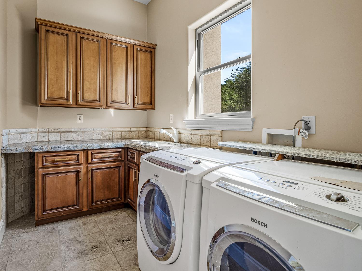 El Dorado Hills, California 95762, United States, 3 Bedrooms Bedrooms, ,3 BathroomsBathrooms,Residential,Active,196186