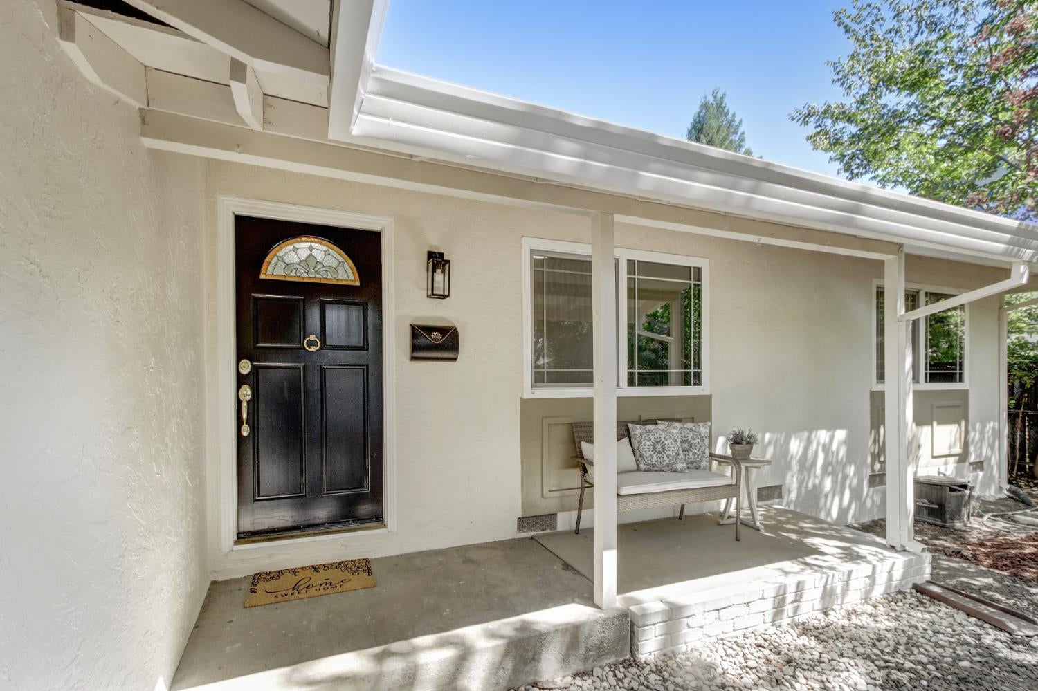 1718 Manzanita Lane