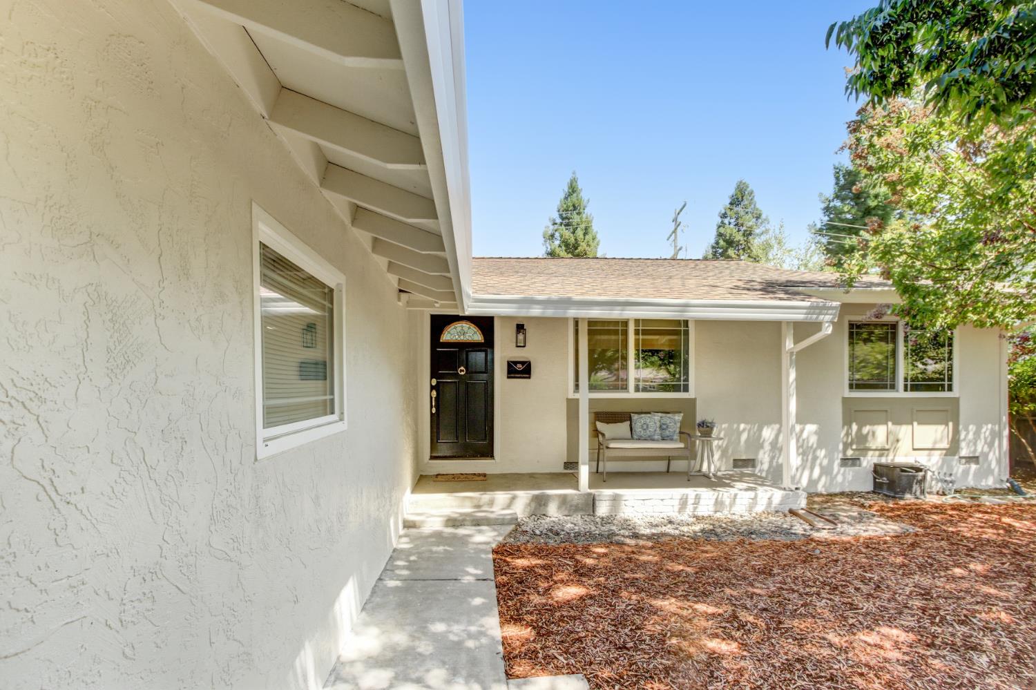 1718 Manzanita Lane