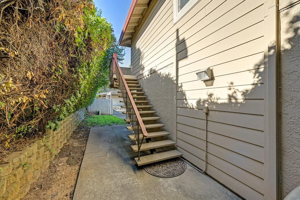 5824 Peppermill Court 4