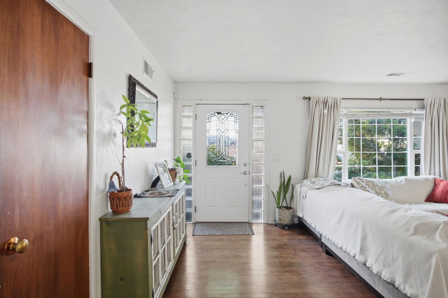 1520 E Marshall Street - Photo 4