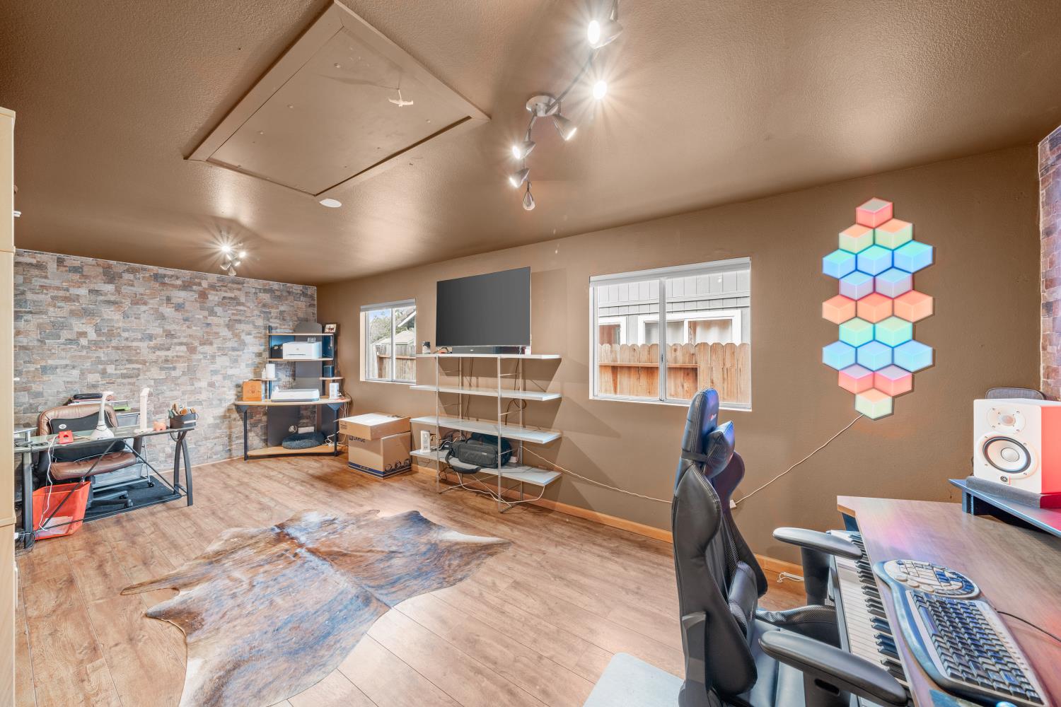 1810 Whispering Oaks Drive