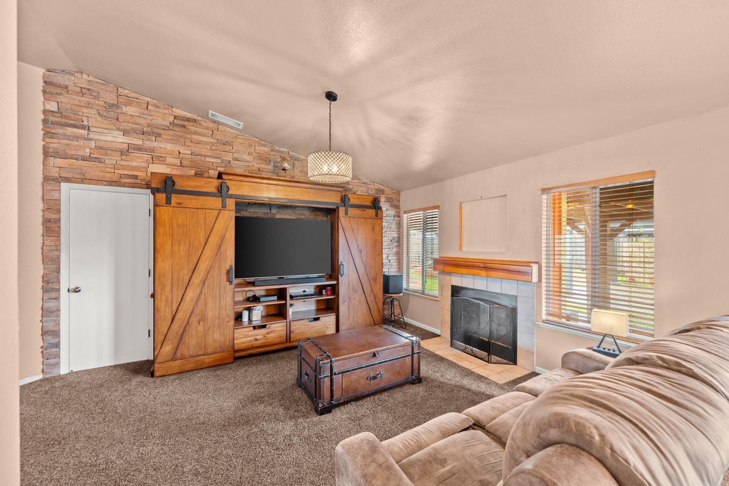 1810 Whispering Oaks Drive