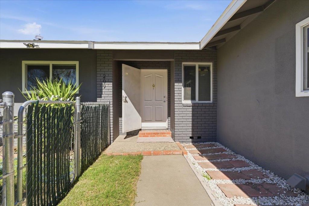 Photo of 209 Tokay Avenue, Modesto, CA 95350 (MLS # 226030623)