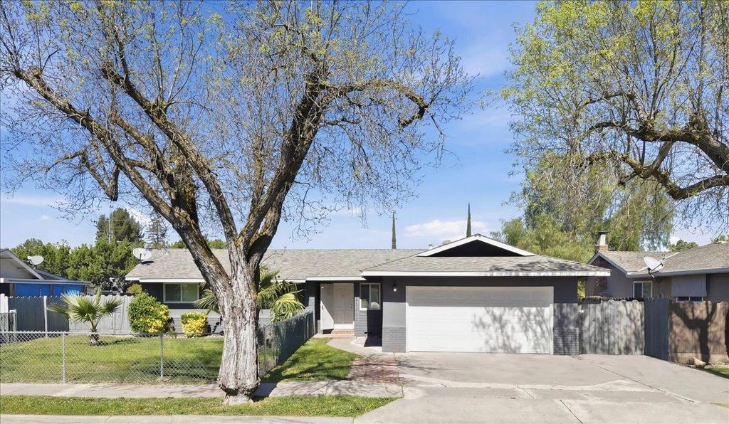 Photo of 209 Tokay Avenue, Modesto, CA 95350 (MLS # 226030623)