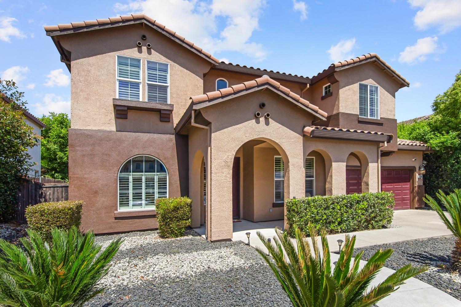 2566 Parkcrest Way