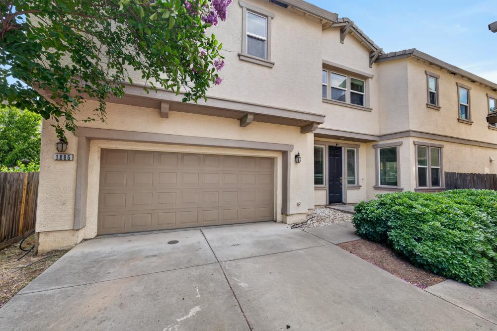 1886 Mammoth Way