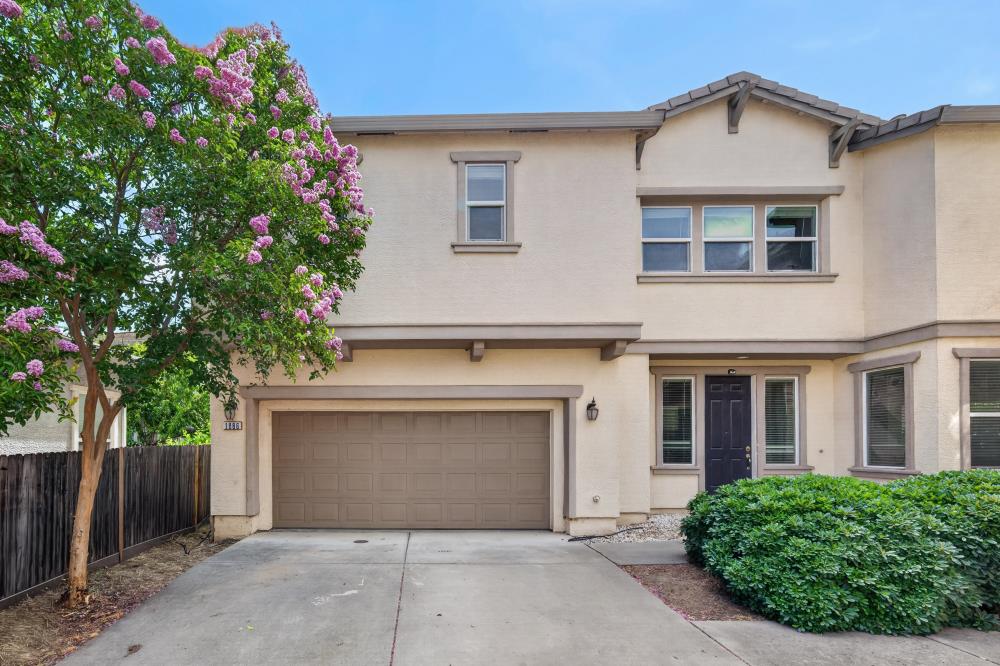 1886 Mammoth Way