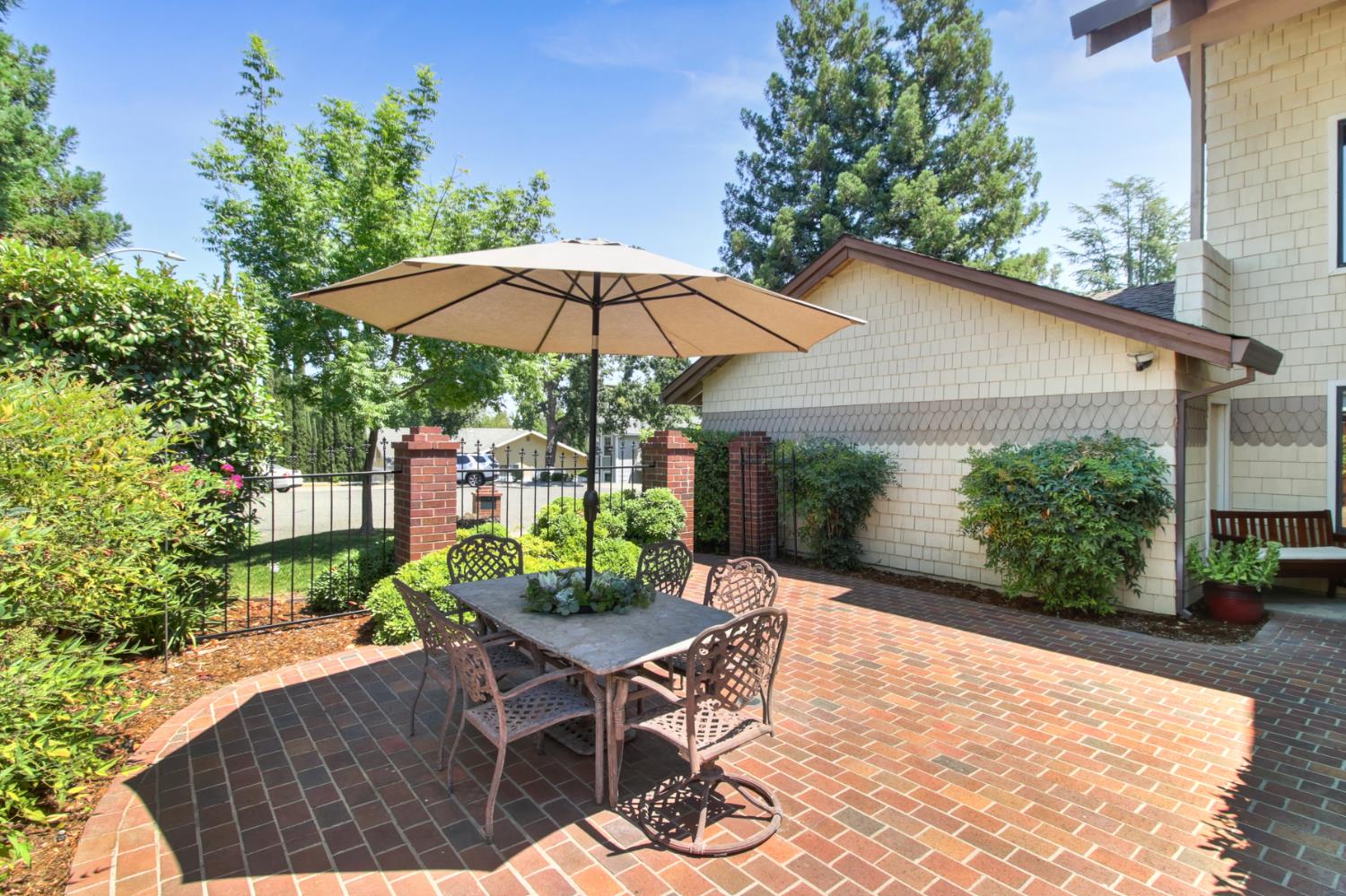 7916 Laurelridge Court