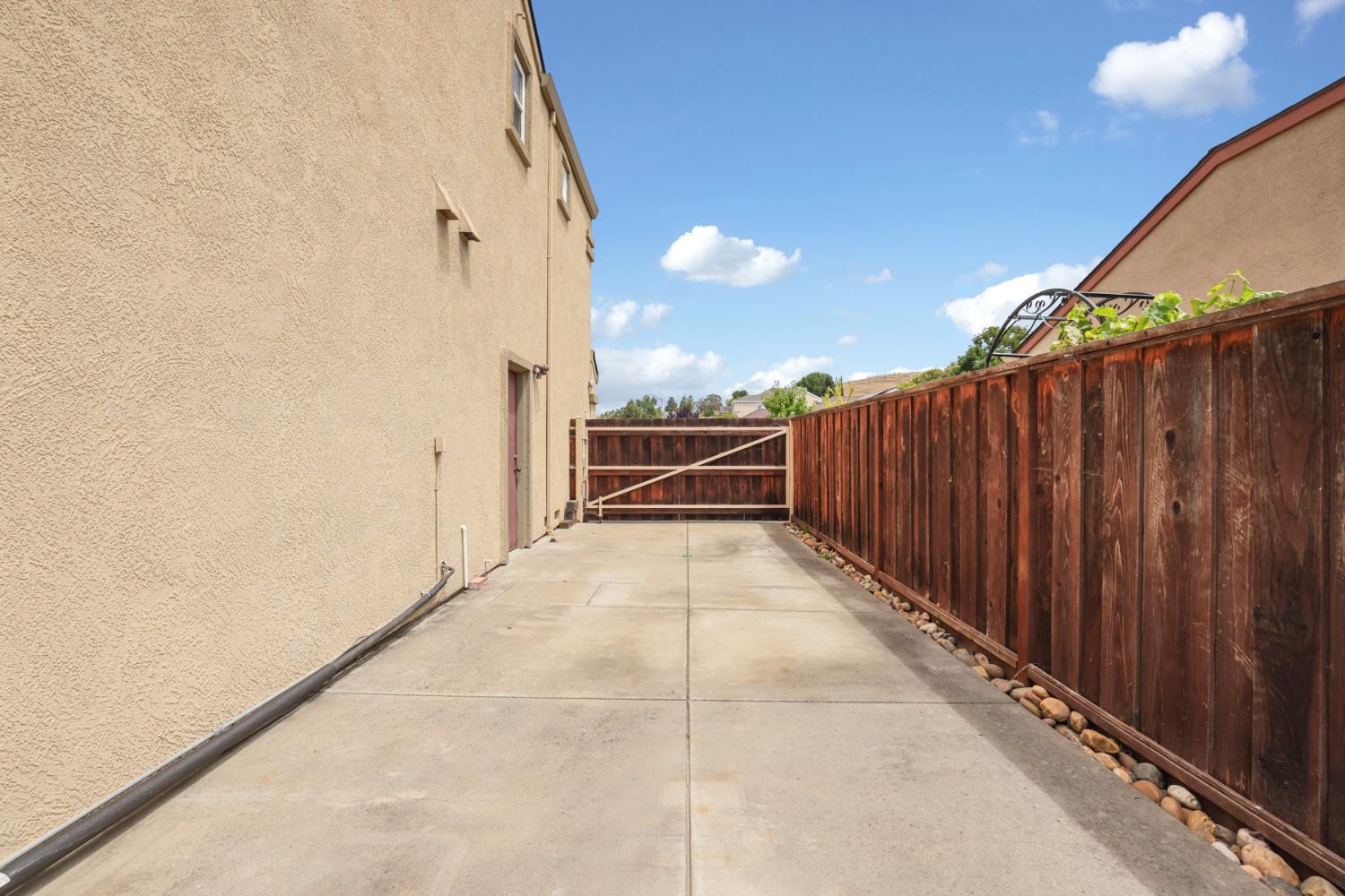 2694 Gelding Lane