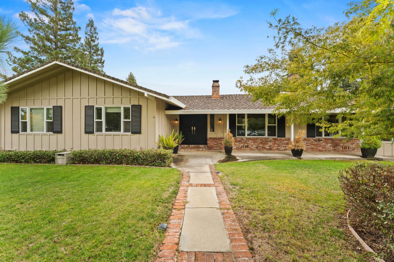 6730 Lakeview Drive