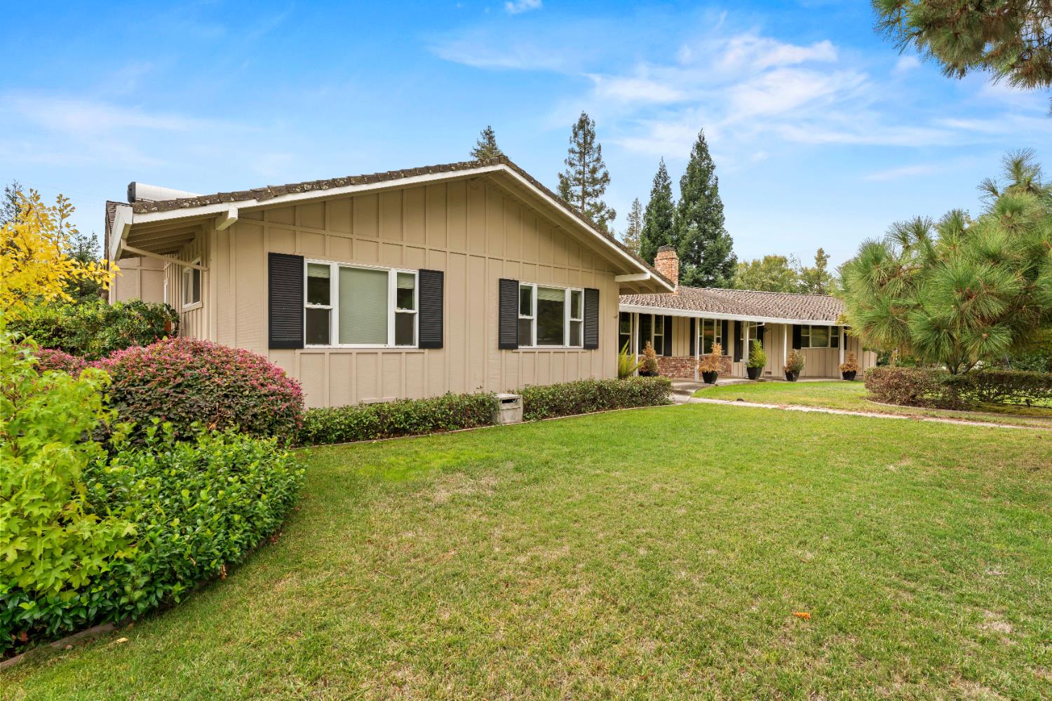 6730 Lakeview Drive