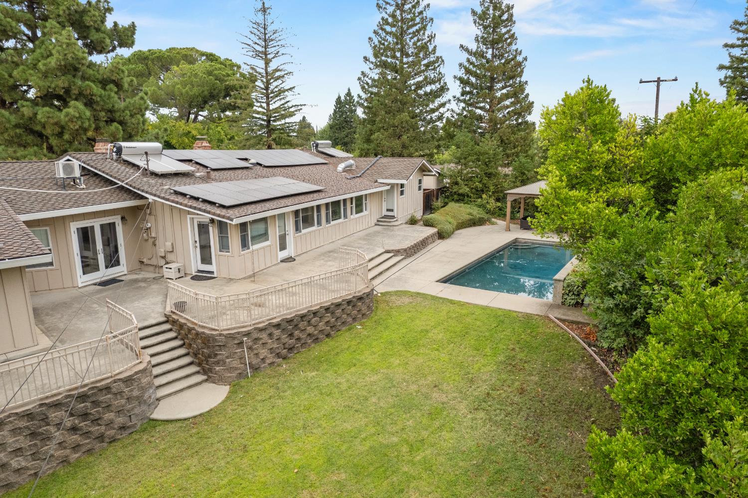6730 Lakeview Drive