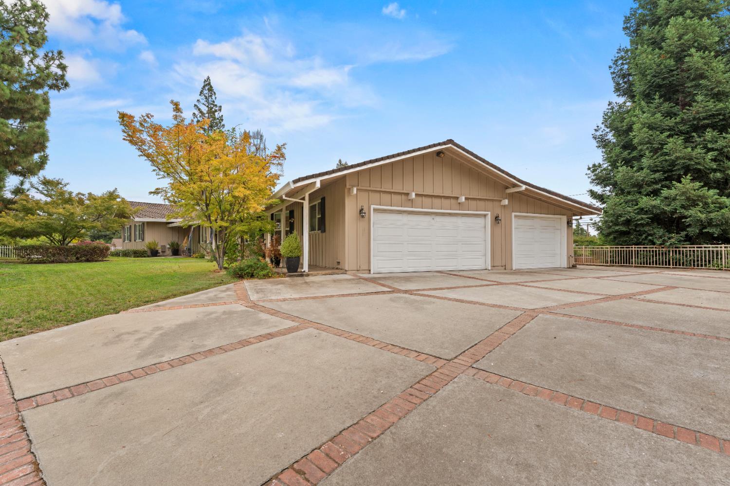 6730 Lakeview Drive