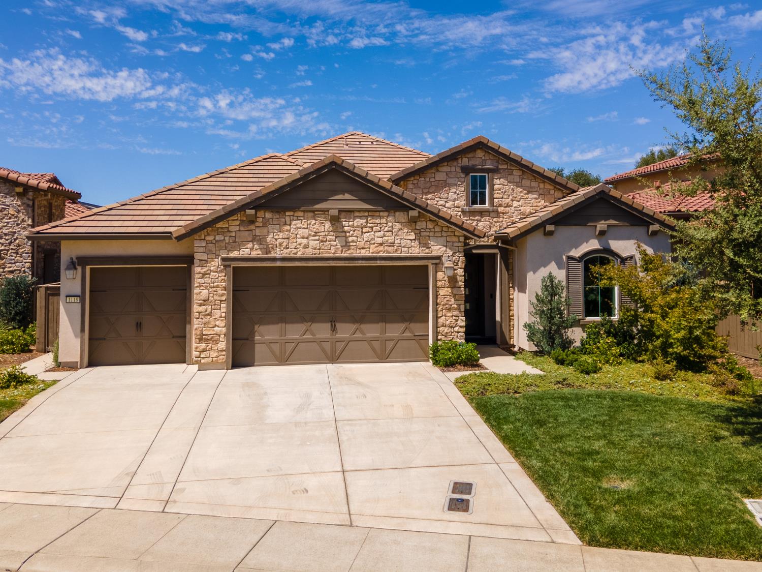 El Dorado Hills, California 95762, United States, 3 Bedrooms Bedrooms, ,4 BathroomsBathrooms,Residential,Pending,191443