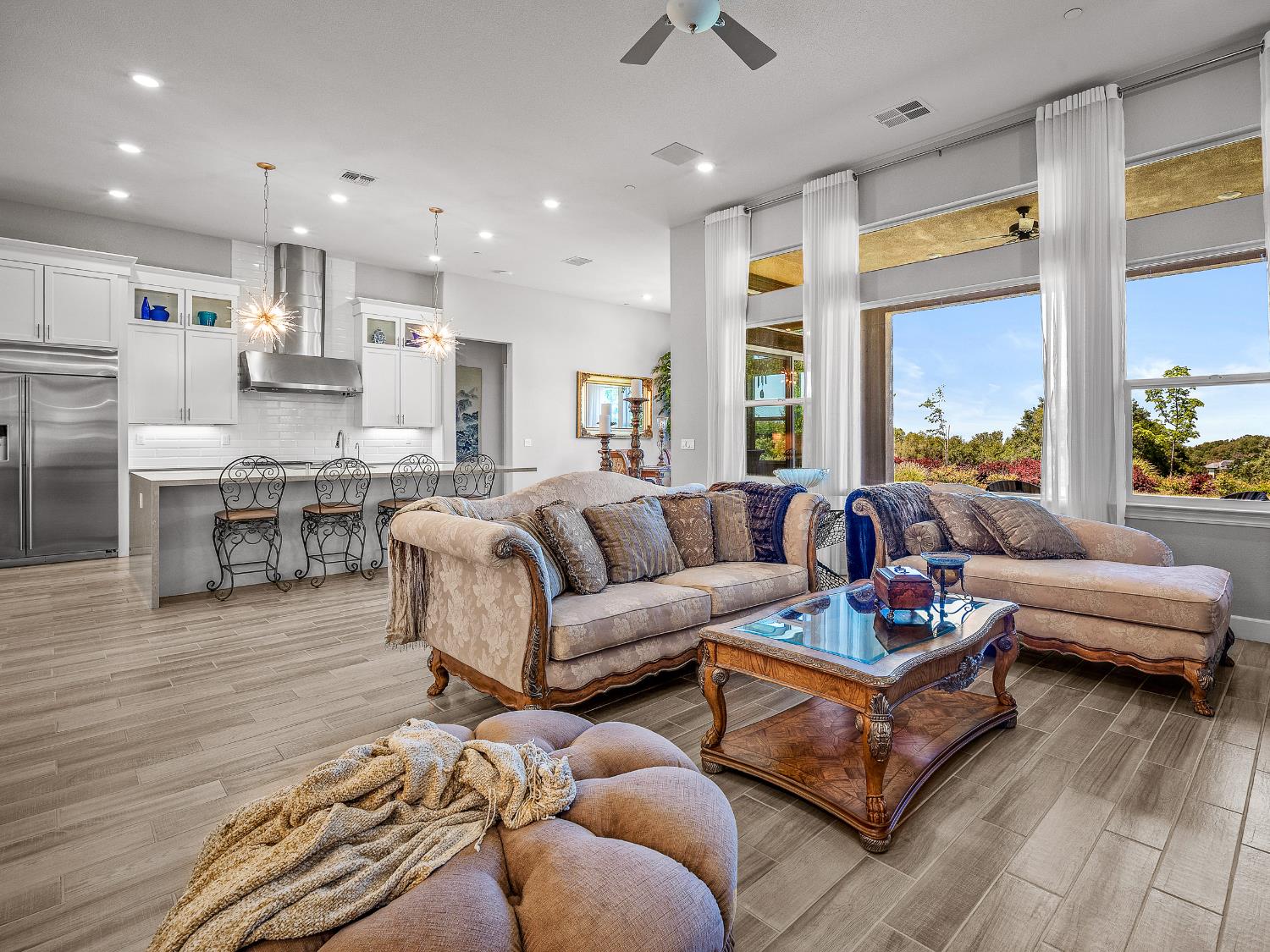 El Dorado Hills, California 95762, United States, 3 Bedrooms Bedrooms, ,4 BathroomsBathrooms,Residential,Pending,191443